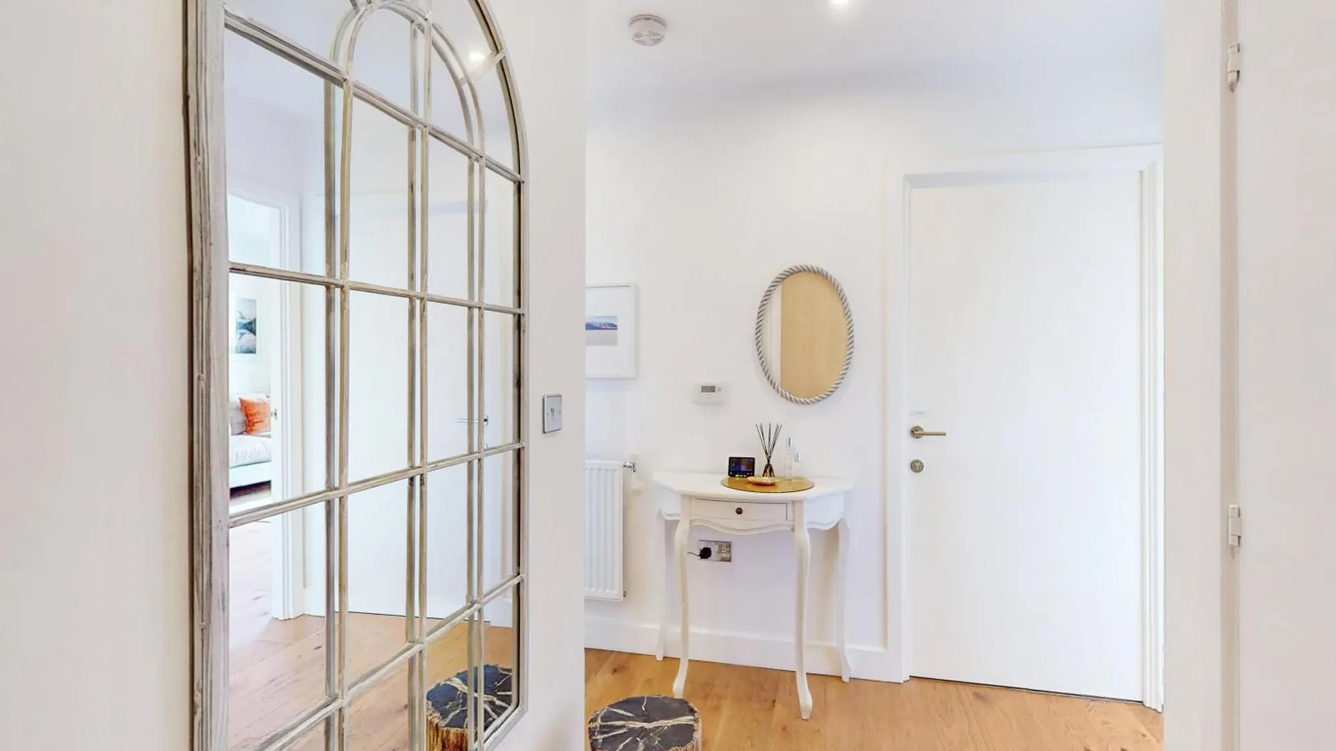 Lovely Apartment With Balcony - 3 Min To Station London
