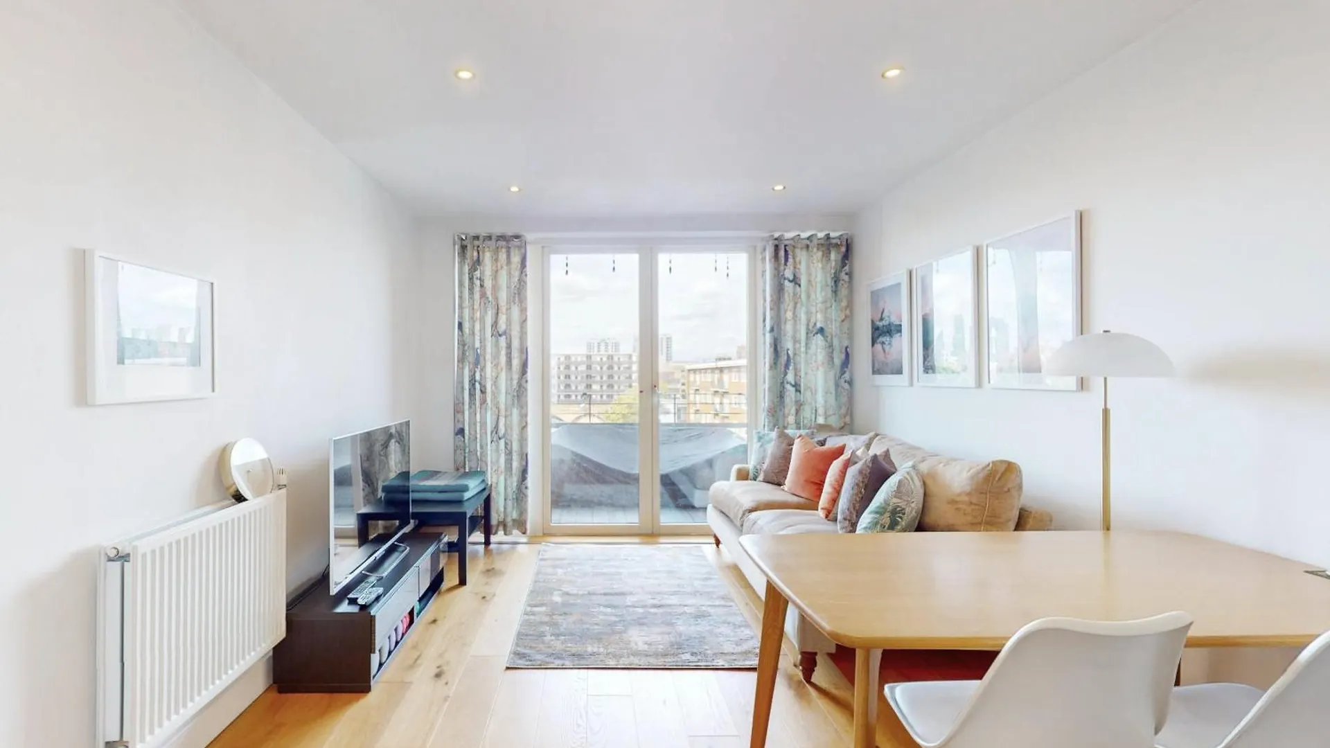 Lovely Apartment With Balcony - 3 Min To Station London