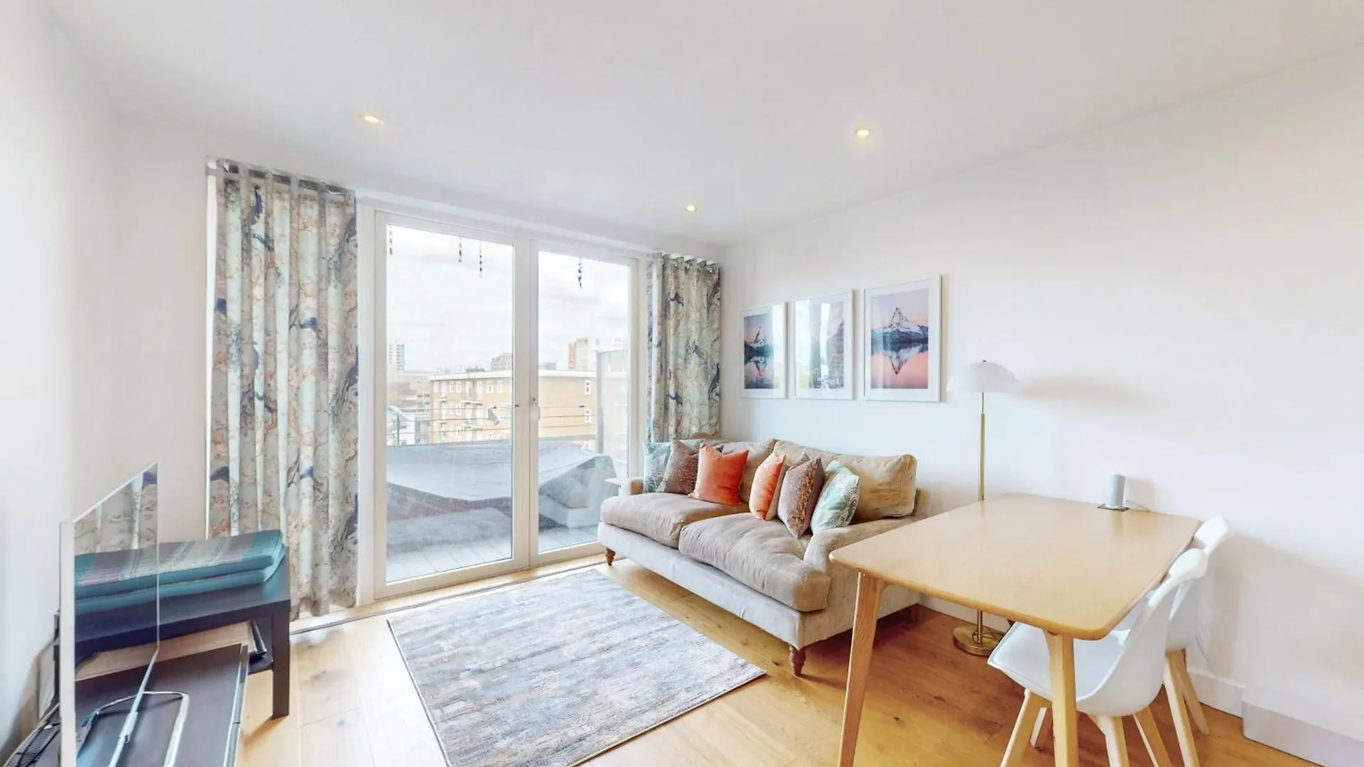 Lovely Apartment With Balcony - 3 Min To Station London 0*,  United Kingdom